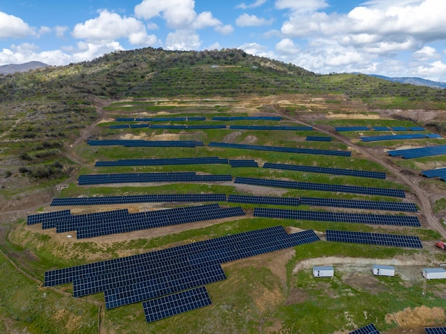 Sonnenkollektoren-Systemstromgeneratoren von der Sonne. Saubere Technik für eine bessere Zukunft. Izmir, Türkei