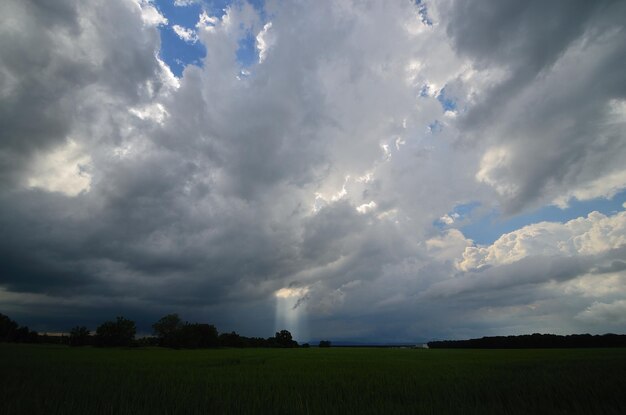 Sonnenschein und Wolken