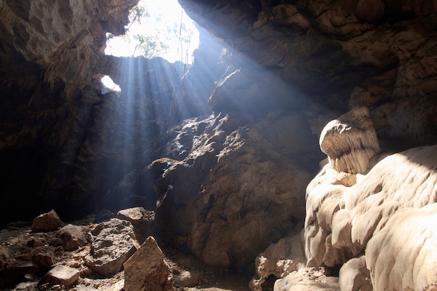 Sonnenstrahl in der Höhle