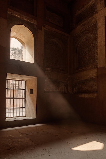 Sonnenstrahl kommt durch Fenster in Agra Fort