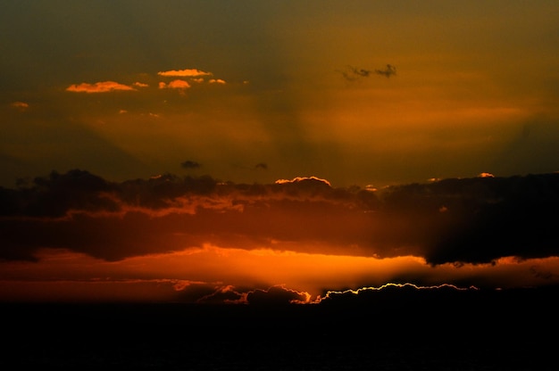 Sonnenuntergang am Atlantischen Ozean in Teneriffa Kanarische Insel Spanien
