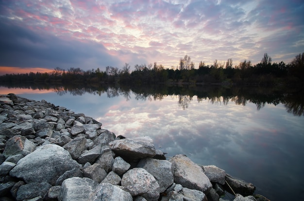 Sonnenuntergang am Fluss