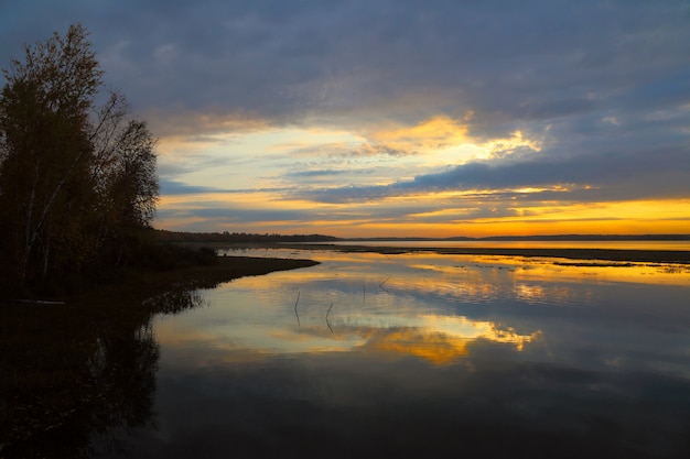 Foto sonnenuntergang am see