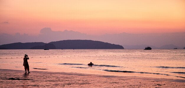 Sonnenuntergang am Strand von Ao Nang Krabi