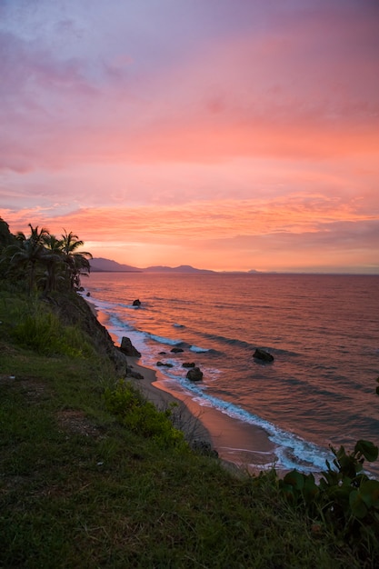 Sonnenuntergang an der Küste von Santa Marta, Kolumbien