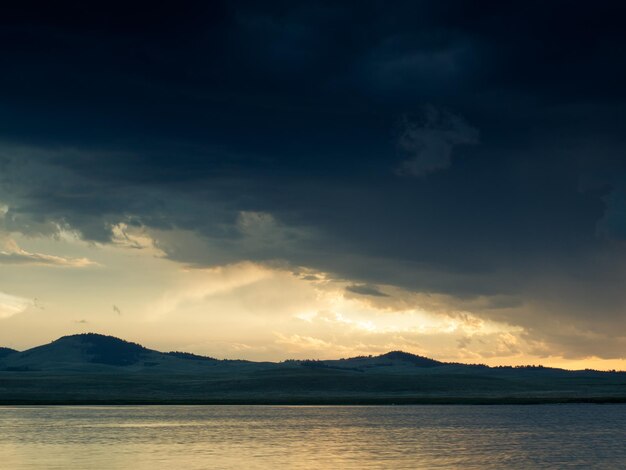 Sonnenuntergang auf dem Eleven Mile Reservoir, Colorado.