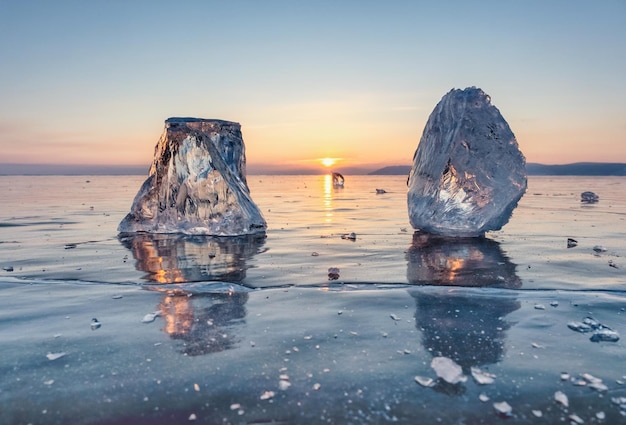 Sonnenuntergang auf dem zugefrorenen Baikalsee