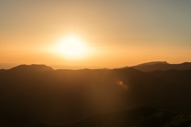 Sonnenuntergang in den Bergen