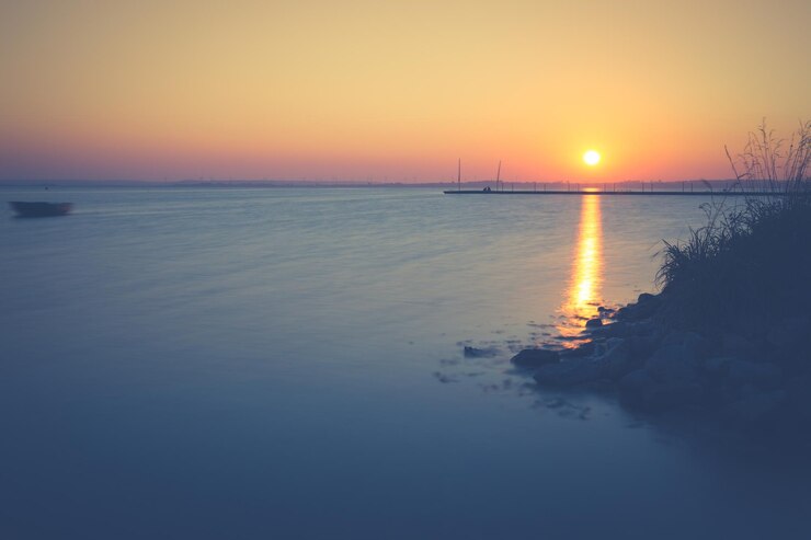 Foto sonnenuntergang in der bucht von puck