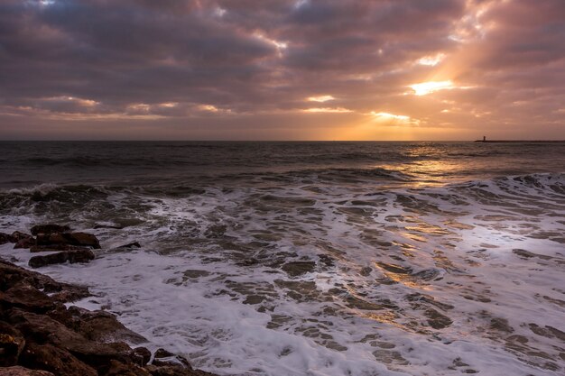 Sonnenuntergang in Quarteira in Portugal