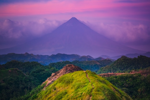 Sonnenuntergang Mayon Vulkan auf Luzon Insel Philippinen