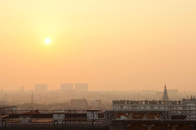 Sonnenuntergang mit Blick auf die Skyline von Brüssel, Belgien