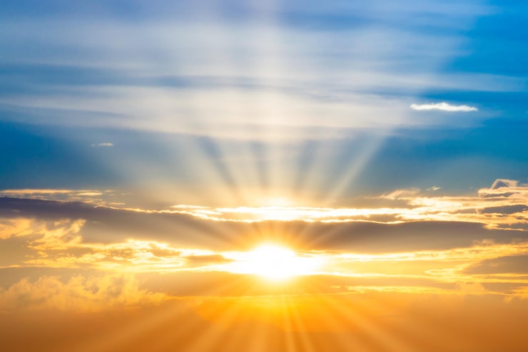 Sonnenuntergang mit Sonnenstrahlen