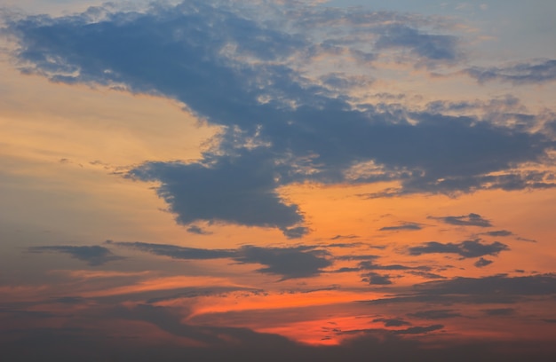 Sonnenuntergang mit Wolken