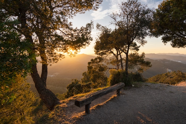 Sonnenuntergang oben auf dem Berg