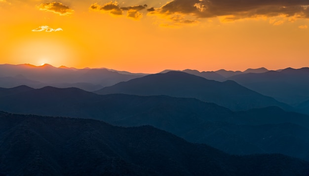 Sonnenuntergang über Bergen in Südmexiko, Oaxaca State