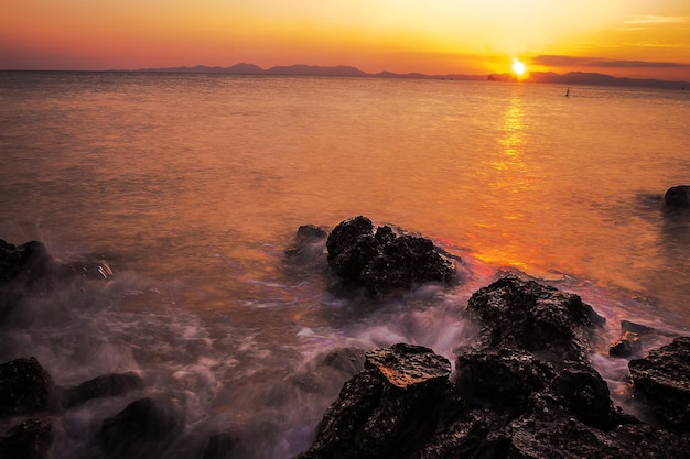 Sonnenuntergang über dem Meer Langzeitbelichtungstechniken