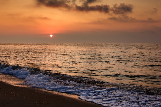 Sonnenuntergang über dem Meer.