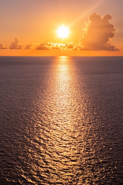 Sonnenuntergang über dem Meer