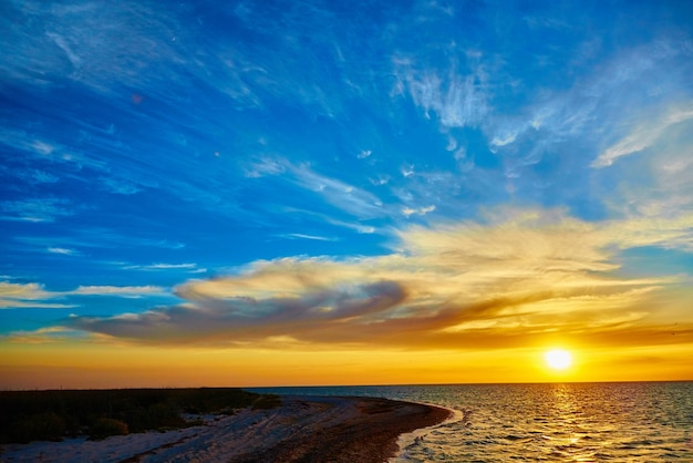 Sonnenuntergang über dem Meer