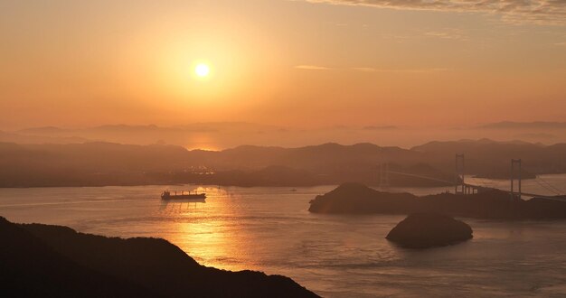 Sonnenuntergang über dem Seto-Binnenmeer, Shikoku, Japan