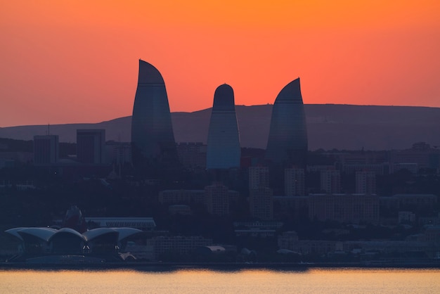 Sonnenuntergang über der Stadt Baku