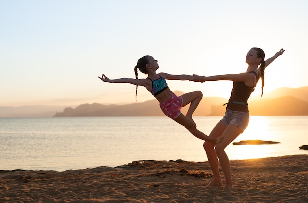 Sonnenuntergang Yoga-Kurse.