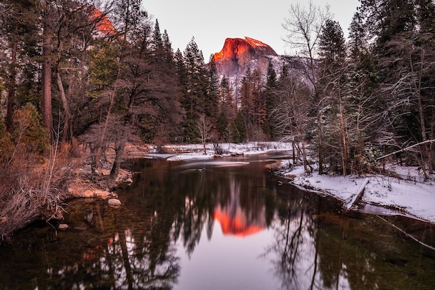 Sonnenuntergangsansicht auf Half Dome, Yosemite National Park, Kalifornien