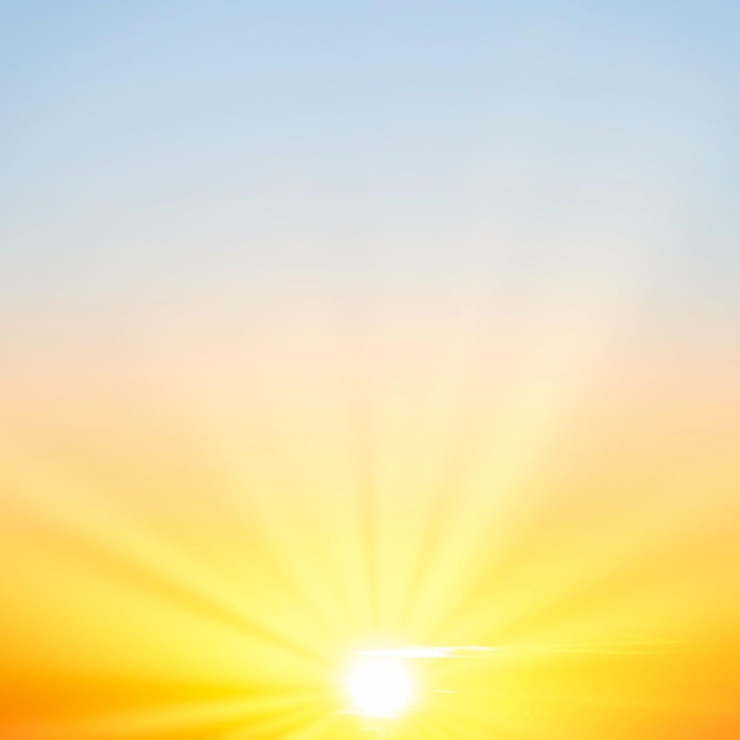 Sonnenuntergangshimmel mit Sonnenuntergangswolken