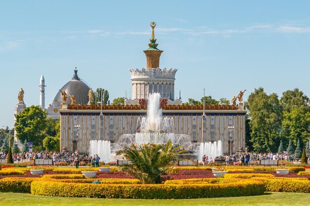 Foto sonniger tag des brunnen-vdnkh-parks in moskau