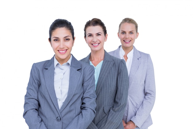 Sonriendo empresarias jóvenes en una línea