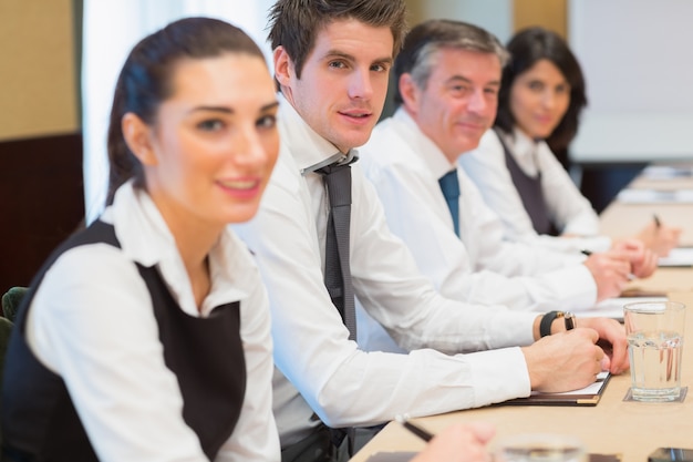 Foto sonriendo equipo de negocios