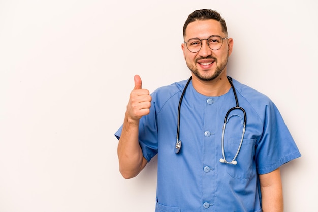 Foto sonriendo y levantando el pulgar