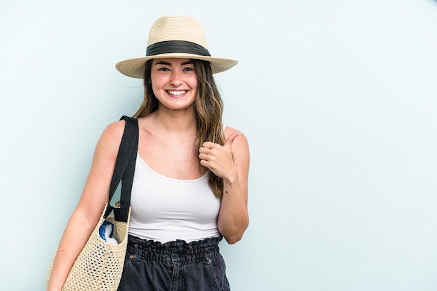 sonriendo y levantando el pulgar