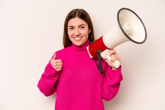 sonriendo y levantando el pulgar