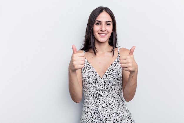 sonriendo y levantando el pulgar