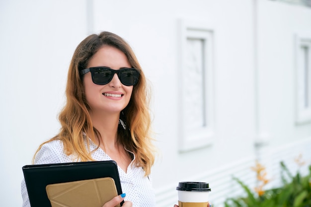 Sonriente, bastante, mujer de negocios