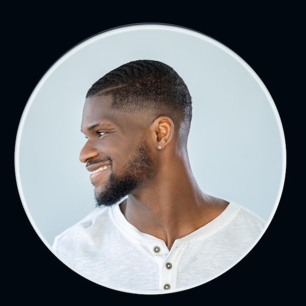 Sonriente hombre avatar feliz retrato perfil usuario vista lateral tiro en la cabeza de alegre cara de chico positivo
