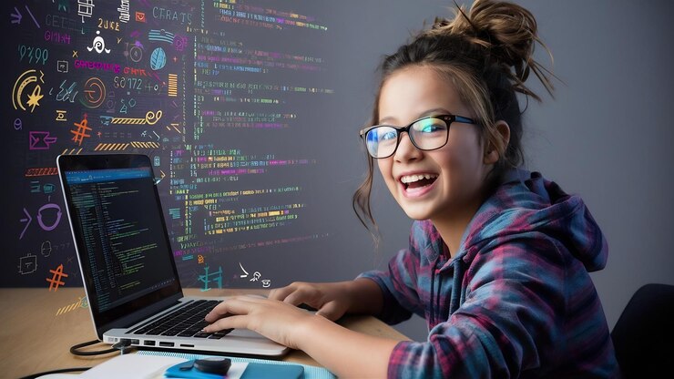 Foto sonriente joven programadora adolescente linda comienza a codificar sosteniendo la computadora portátil y mirando contento