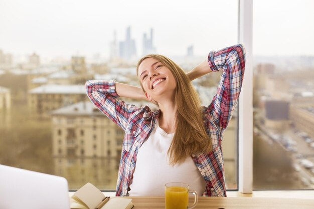 Sonriente mujer