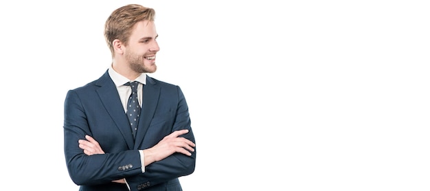 Sonrisa feliz de empleado de hombre confiado en traje de negocios manteniendo los brazos cruzados confianza Banner de retrato de cara de hombre con espacio de copia Hombre de negocios en traje aislado fondo de estudio