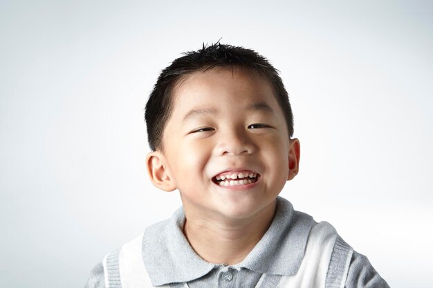 Sonrisa de niño pequeño de cerca