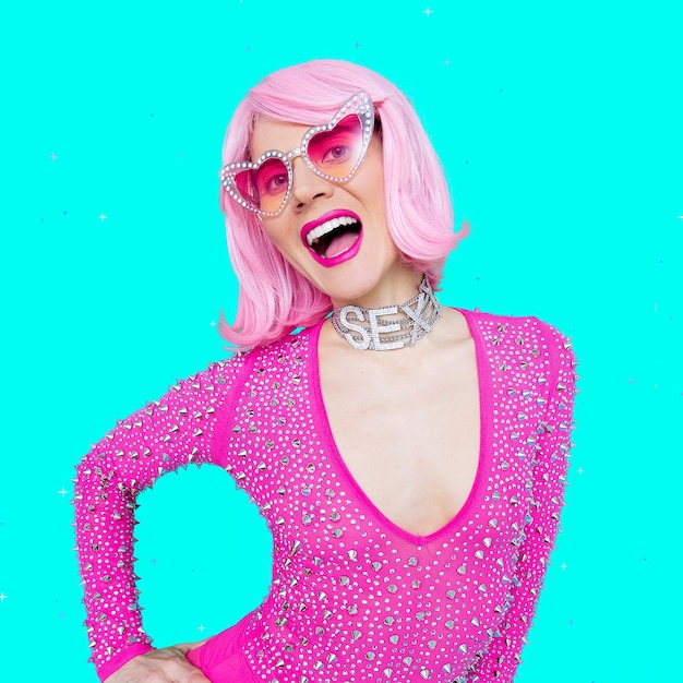 Sonrisa Retro Lady in Disco Fashion Style. Concepto de clubbing de fiesta