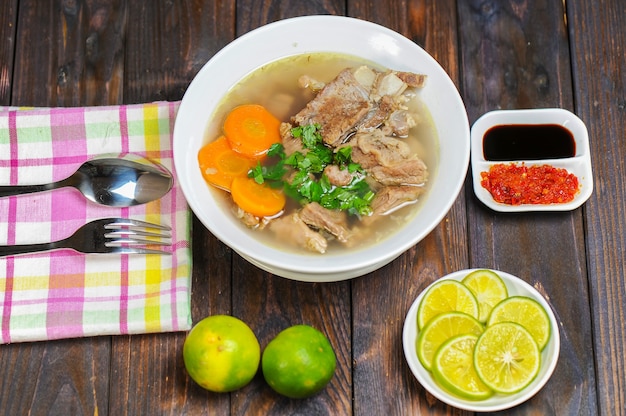 Sop Kambing o Sopa de Cabra es un plato elaborado con carne de cabrito