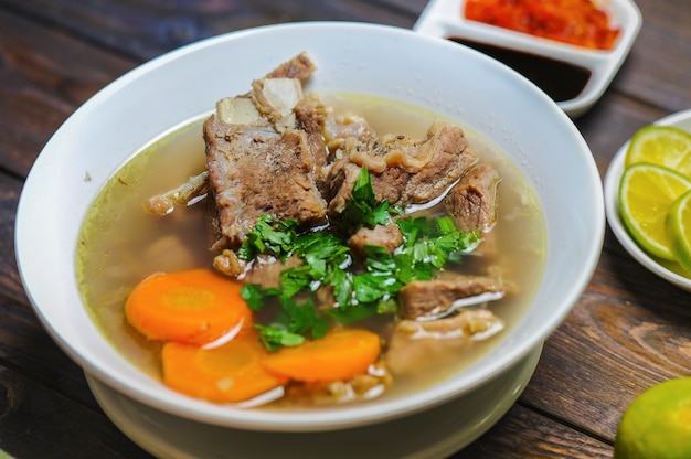 Sop Kambing oder Soup Goat ist ein Gericht aus jungem Ziegenfleisch