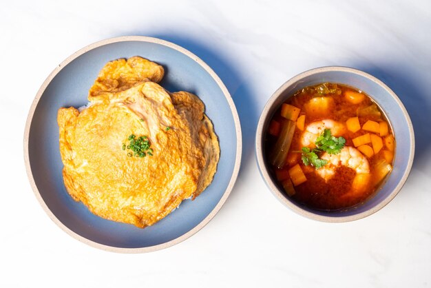 Sopa agria Arroz con camarones y tortilla