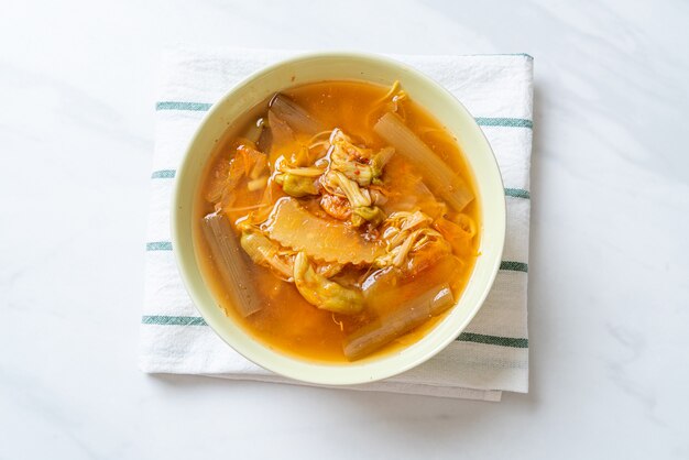 Sopa agria de vegetales mixtos