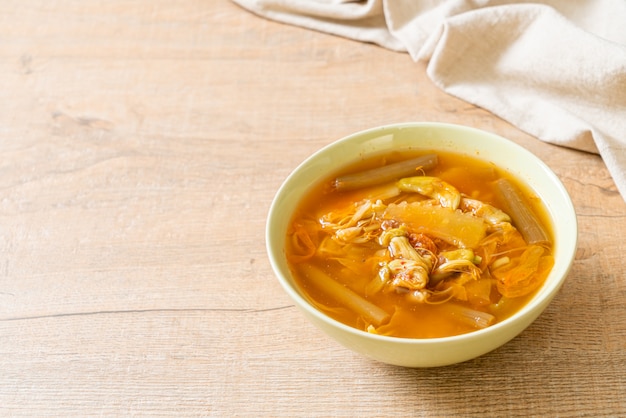 Sopa agria de vegetales mixtos