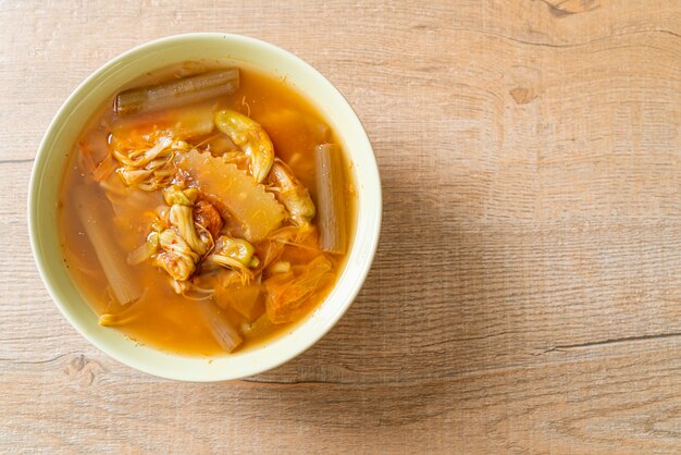 Sopa agria de vegetales mixtos