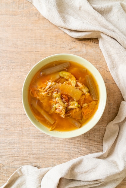 Sopa agria de verduras mixtas